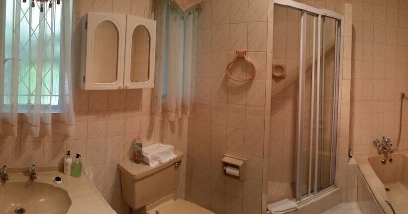 Quarto Estandar, Royal Ridge Guest House