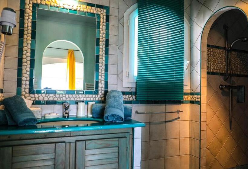 スタンダードルーム, B&b Val D Azur