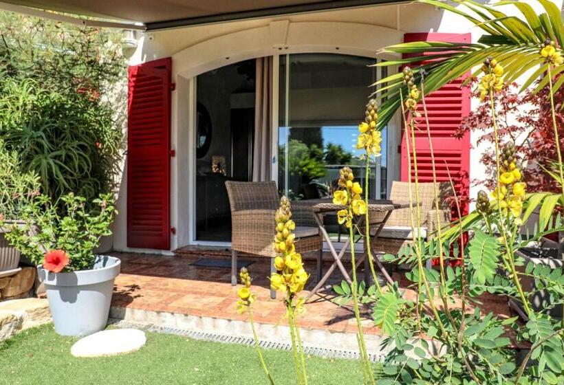 スタンダードルーム, B&b Val D Azur