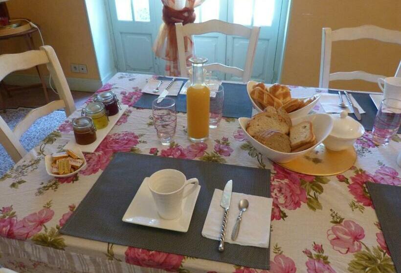 スタンダード4人部屋, Mas Moise