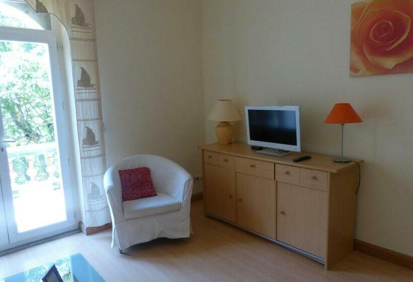 スタンダード4人部屋, Mas Moise