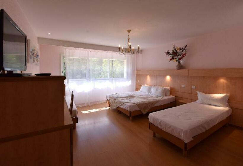 חדר סטנדרט לארבעה, Arena Restaurant Le Refuge