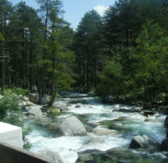 חדר סטנדרט לארבעה, Arena Restaurant Le Refuge