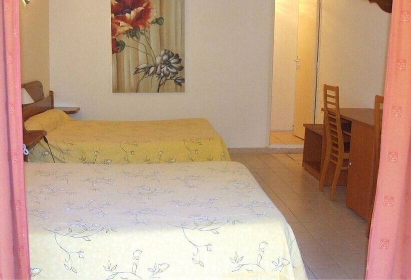 חדר סטנדרט לשלושה, Arena Restaurant Le Refuge