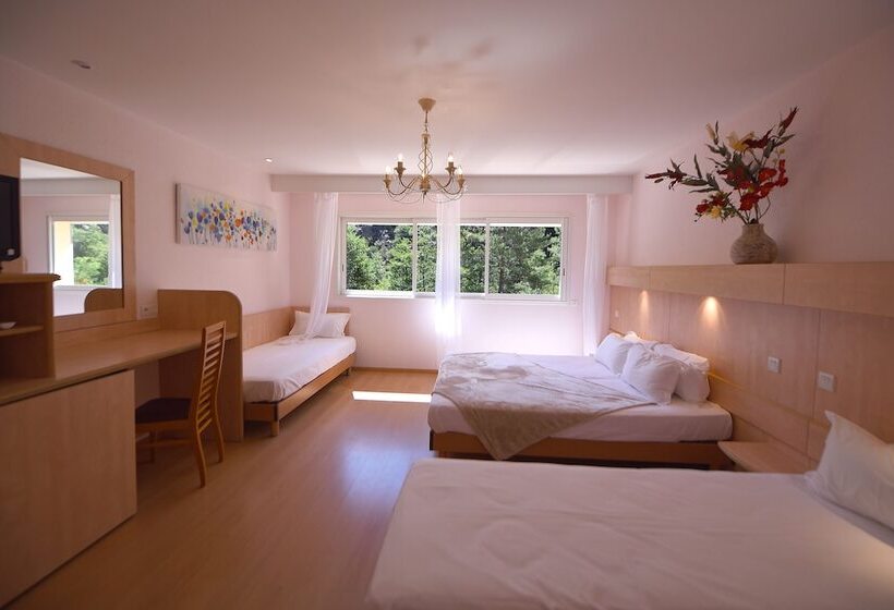 חדר סטנדרט לארבעה, Arena Restaurant Le Refuge