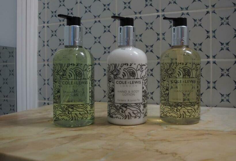 اتاق استاندارد چهار تخته, Cacharel