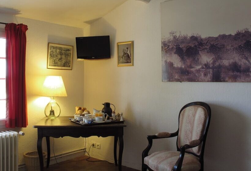 اتاق استاندارد چهار تخته, Cacharel