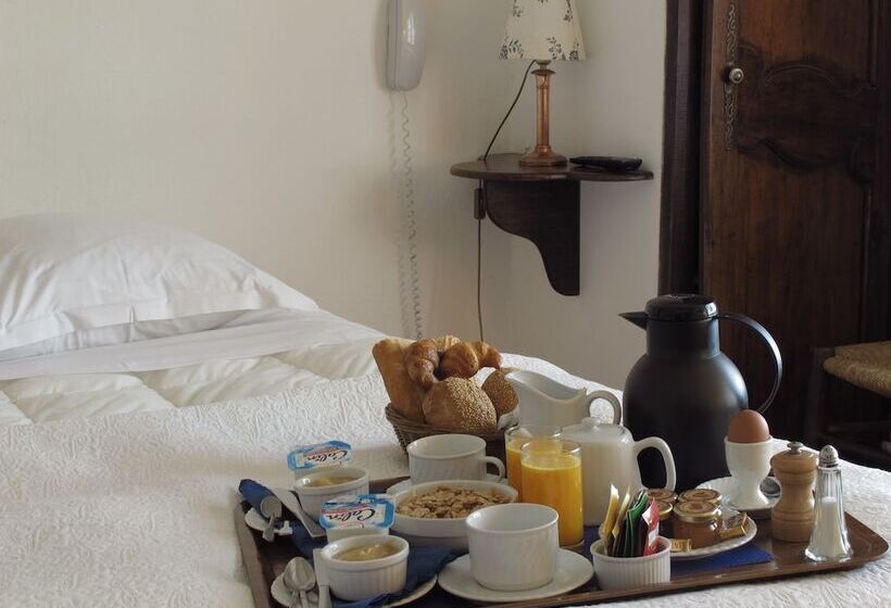 اتاق استاندارد چهار تخته, Cacharel