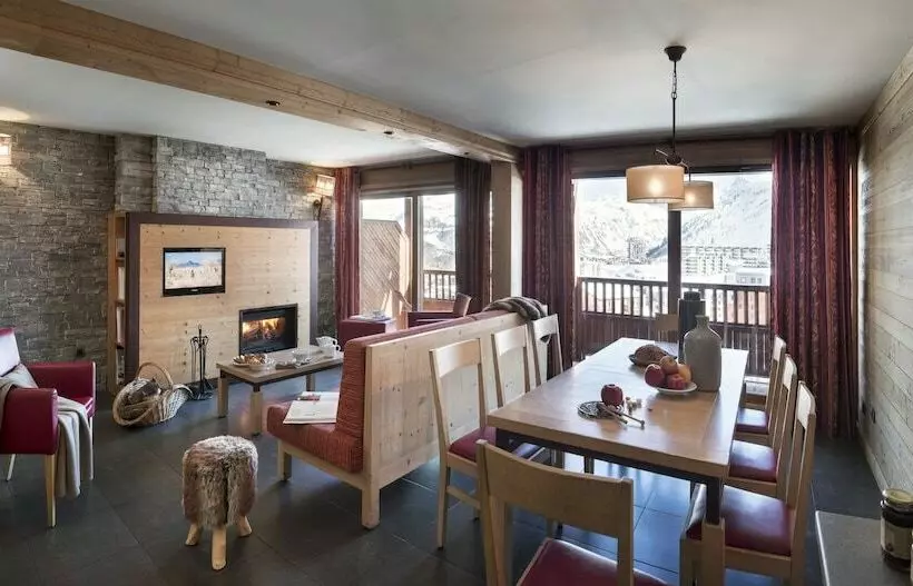 3 Bedroom Duplex Apartment, Chalet Montana Airelles