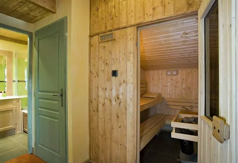 3 Bedroom Duplex Apartment, Chalet Montana Airelles
