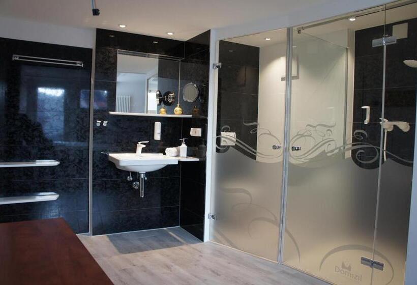 スーペリアールーム, Domizil