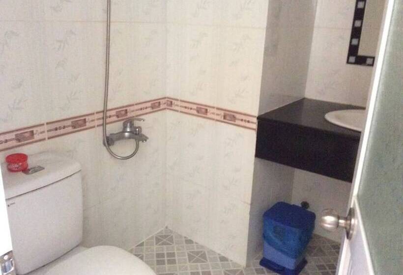 اتاق استاندارد سه نفره, Hoang Ngoc