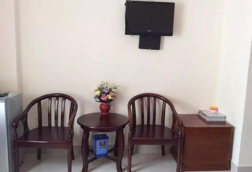 اتاق استاندارد سه نفره, Hoang Ngoc