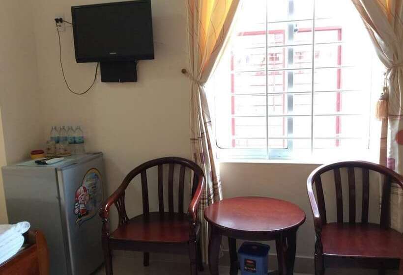 اتاق استاندارد سه نفره, Hoang Ngoc