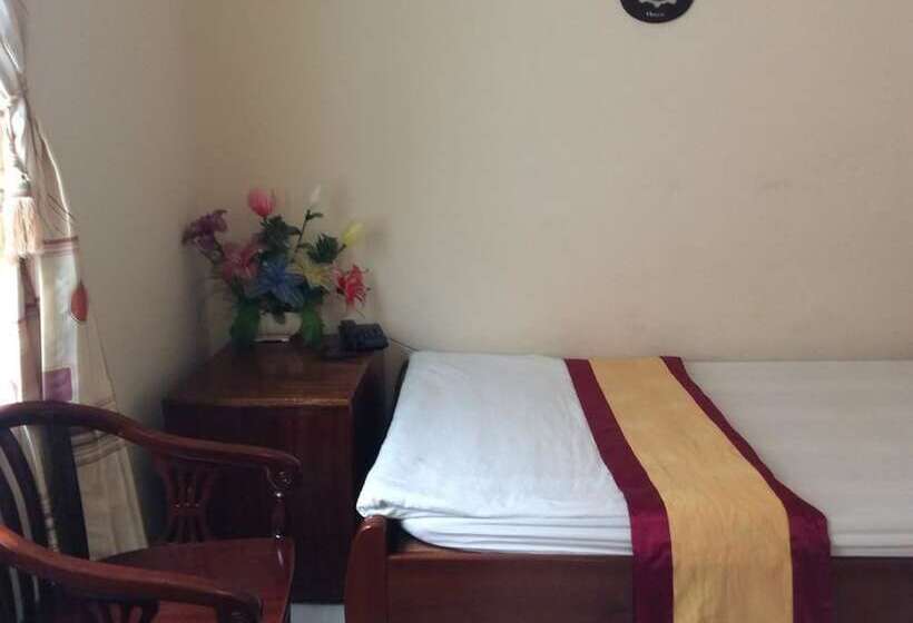 اتاق استاندارد سه نفره, Hoang Ngoc