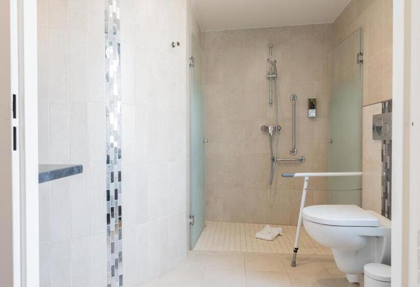 غرفة قياسية لذوى الاحتياجات الخاصة, Versailles Chantiers