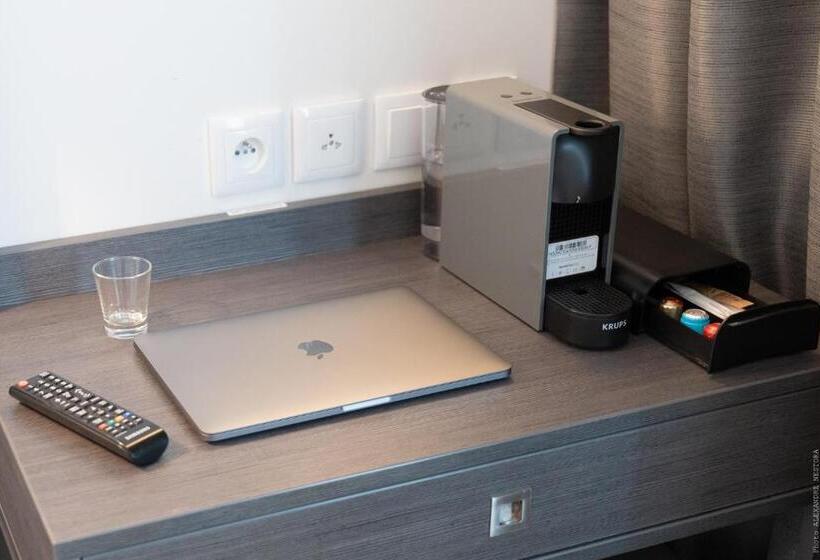 غرفة قياسية مزوَّدة بتراس, Versailles Chantiers