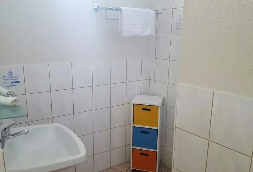 Standard Kolmen Hengen Huone, Les 3 Pigeons