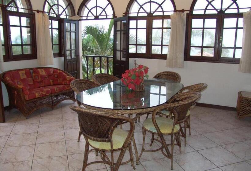 דירת חדר, La Alhambra Apart