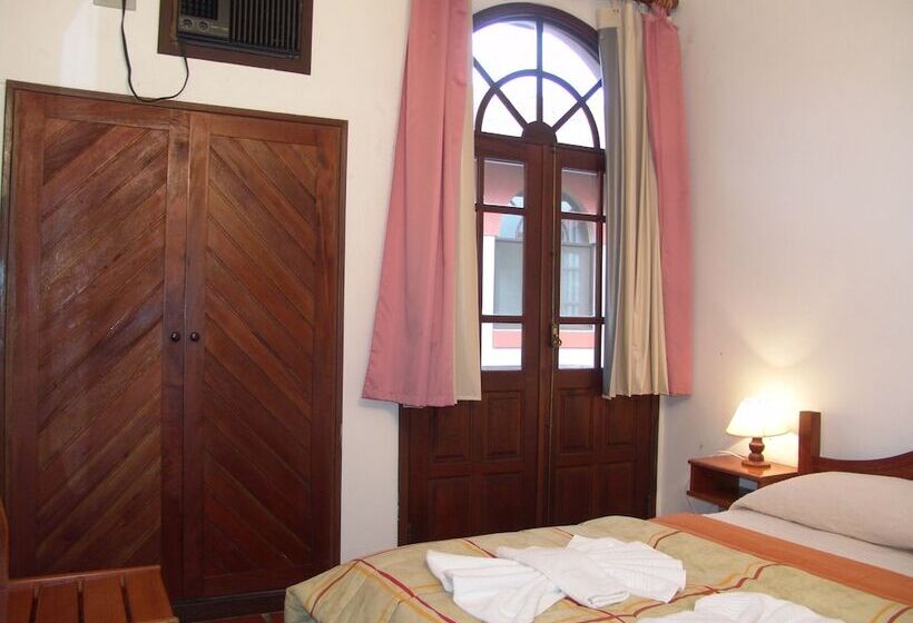 דירת חדר, La Alhambra Apart