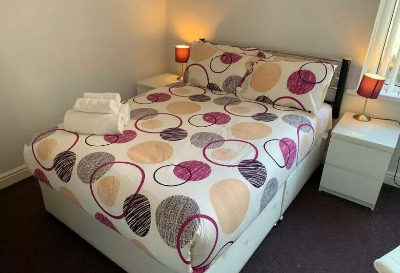 اتاق استاندارد با سرویس بهداشتی مشترک, Austins Self Service Guest House