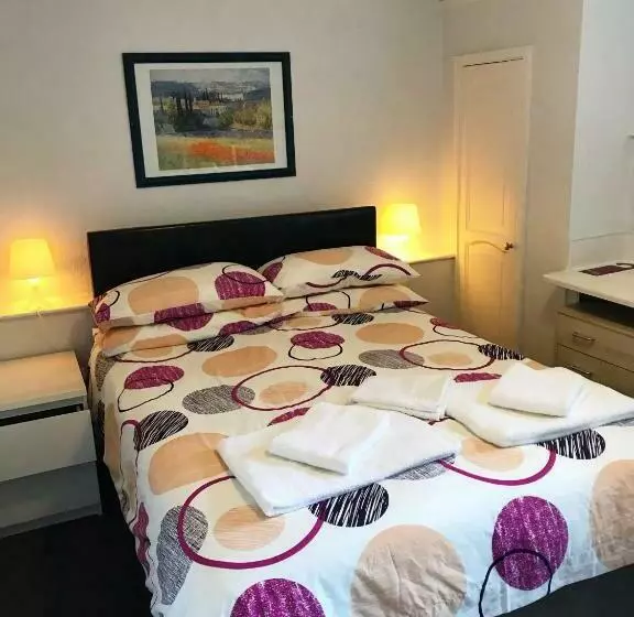 اتاق اکونومی, Austins Self Service Guest House