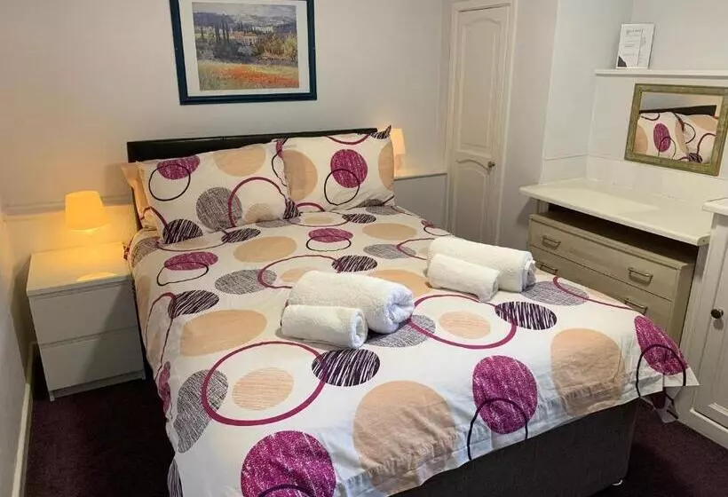 اتاق اکونومی, Austins Self Service Guest House