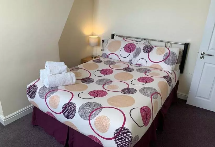 استودیوی سوپریور, Austins Self Service Guest House