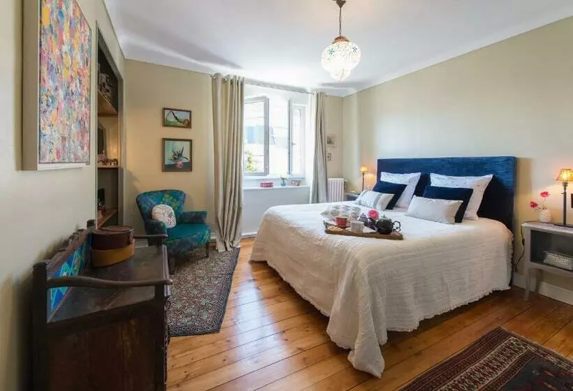 スーペリアースイート, La Mancelle   Chambre D Hôtes