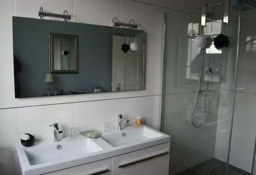スーペリアースイート, La Mancelle   Chambre D Hôtes