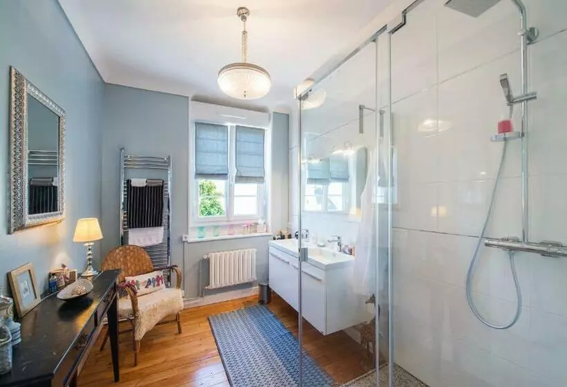 スーペリアースイート, La Mancelle   Chambre D Hôtes