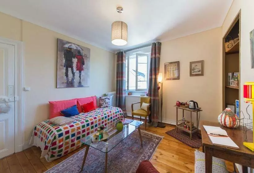 スーペリアースイート, La Mancelle   Chambre D Hôtes