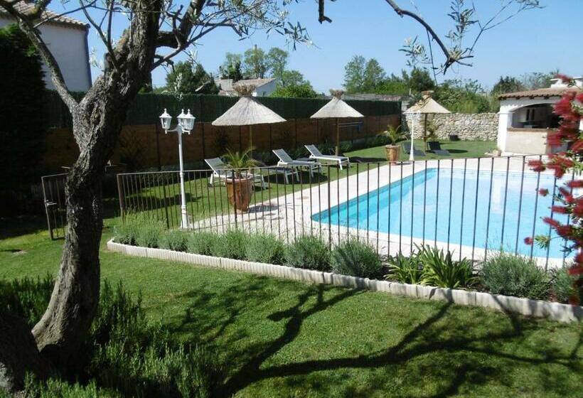 غرفة عائلية, Les Chambres D'hôtes D'eloïse, Piscine Privée