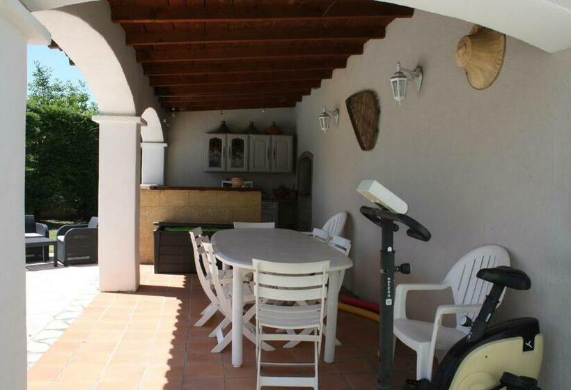 غرفة عائلية, Les Chambres D'hôtes D'eloïse, Piscine Privée