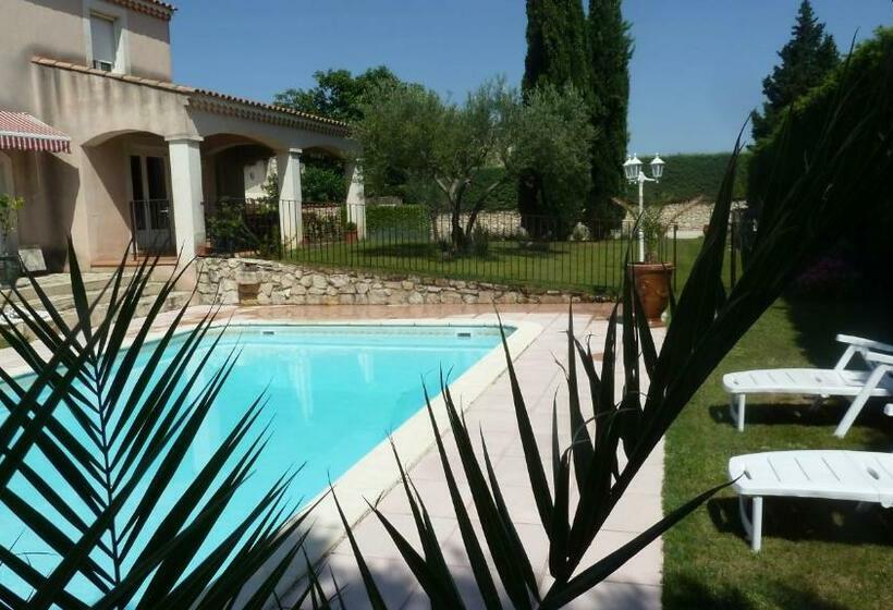 غرفة عائلية, Les Chambres D'hôtes D'eloïse, Piscine Privée