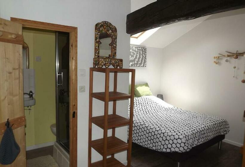 חדר משפחתי, The Secret Spot Lodge