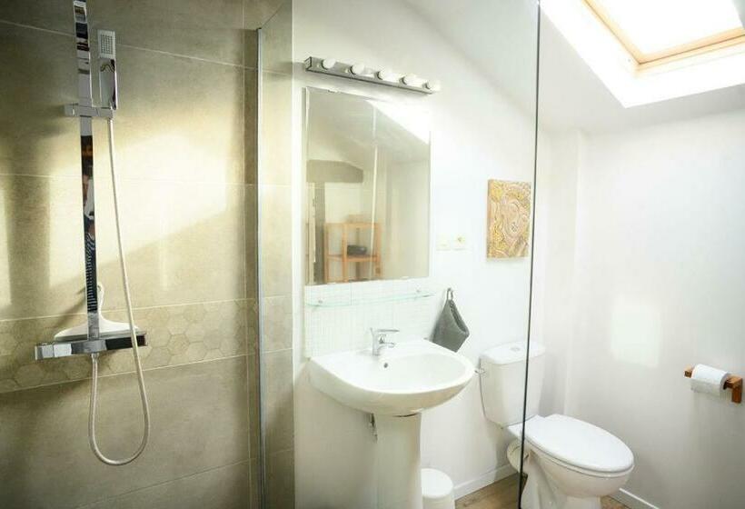 חדר משפחתי, The Secret Spot Lodge