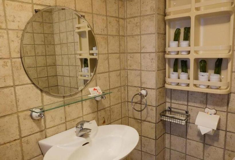 سوییت خانوادگی, Bridge12th B&b