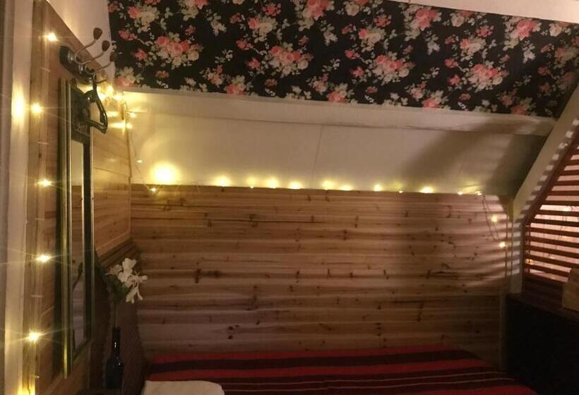کلبه ییلاقی, Bridge12th B&b