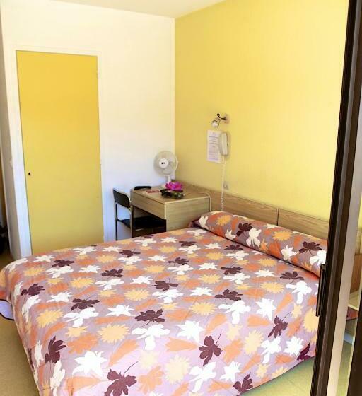 غرفة قياسية, Bains Sarrailh