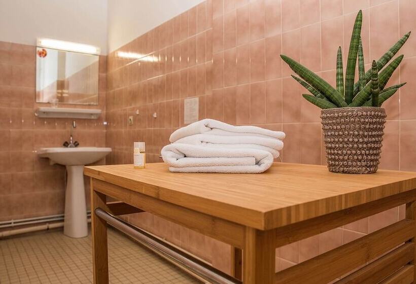 Standard Room, Bains Sarrailh
