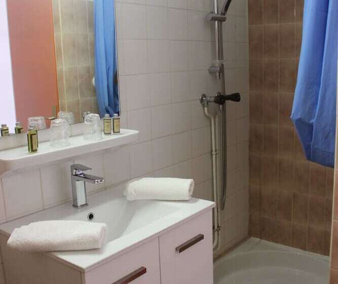 غرفة قياسية, Bains Sarrailh