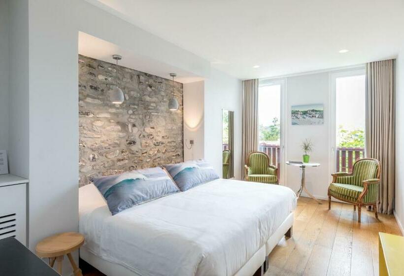 舒适型房间, Briketenia