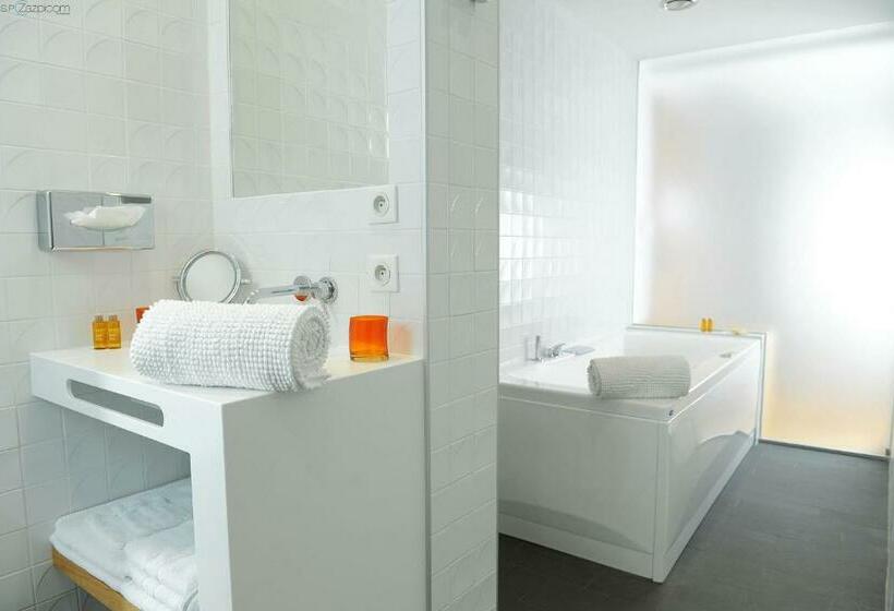 小型套房, Briketenia