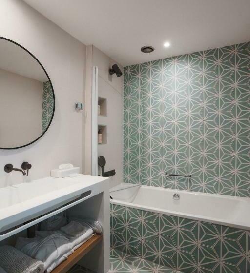 舒适型房间, Briketenia