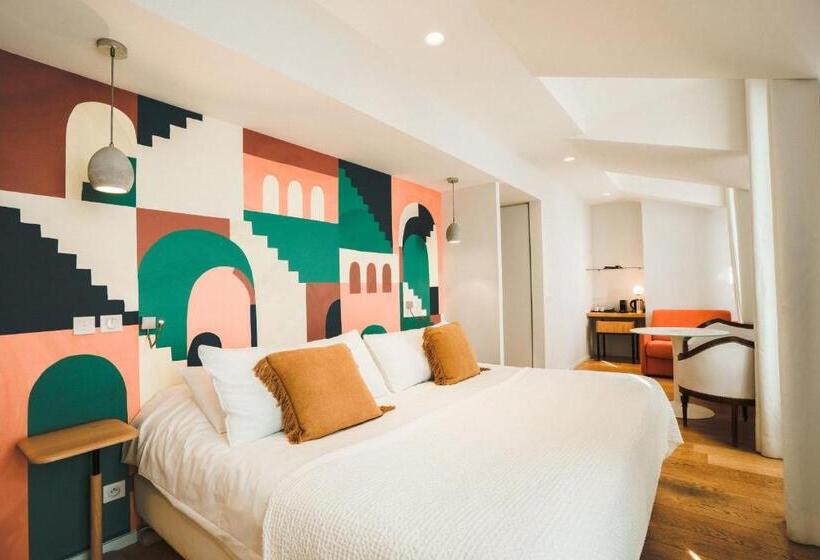 高级大房间, Briketenia