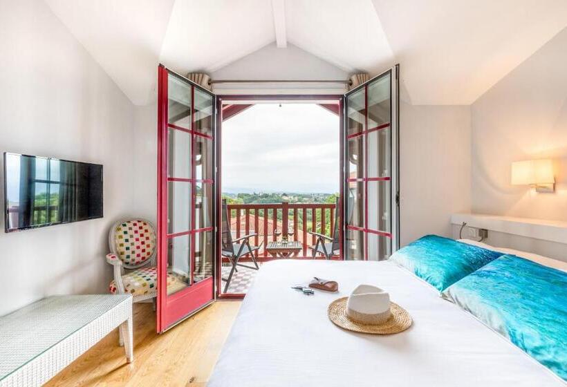 高级大房间, Briketenia