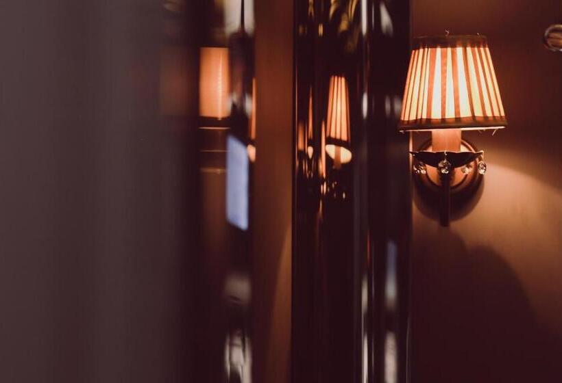 디럭스 룸, C&c Residence