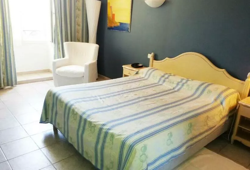 اتاق لوکس, Hôtel Les Palmiers