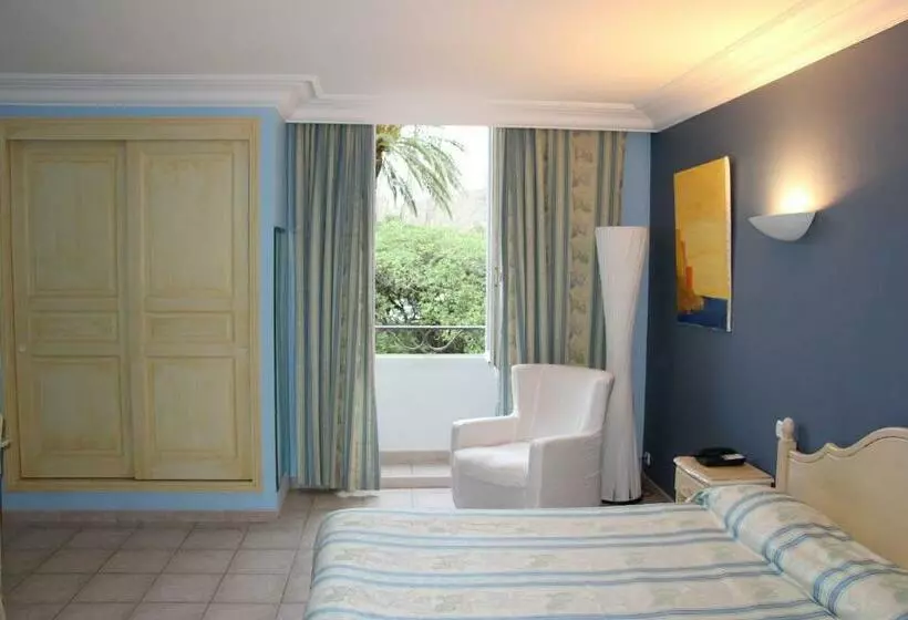 اتاق لوکس, Hôtel Les Palmiers